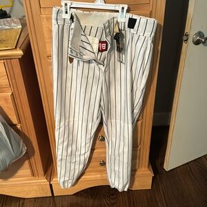 Wilson men’s baseball pants